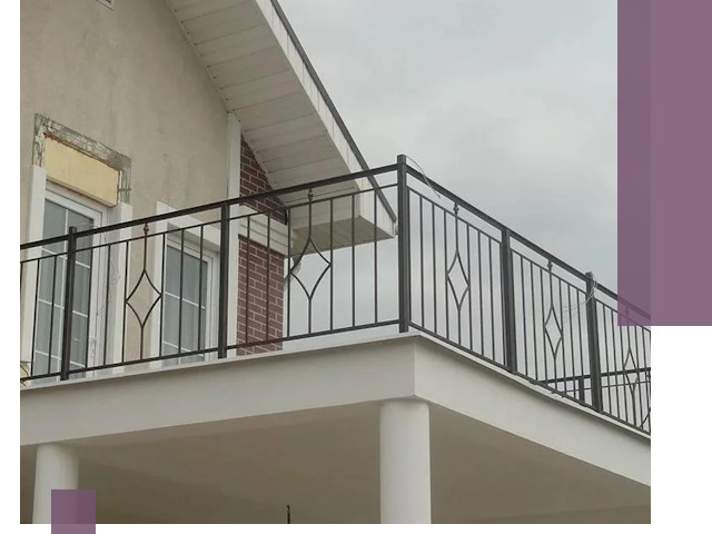 Изготовление балконных ограждений в Находке из металла и стекла