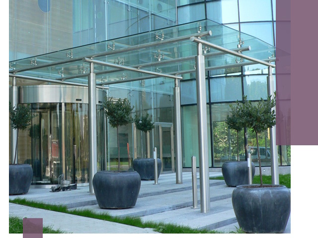 Навесы из стекла на заказ в Находке — монтаж и установка