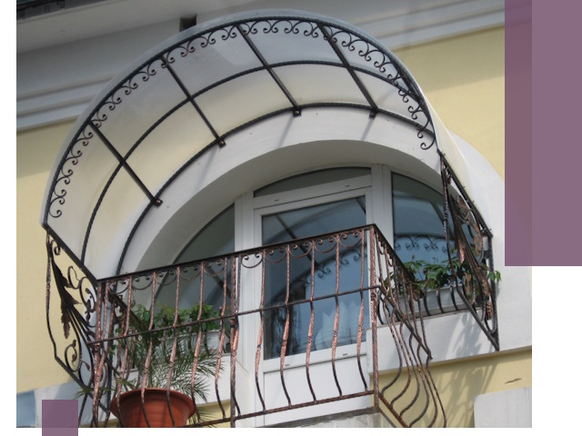 Козырьки над балконом в Находке — изготовление и монтаж